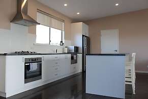 Hanson Bay Wildlife Sanctuary and Cabins