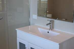 Hanson Bay Wildlife Sanctuary and Cabins