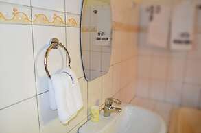 Victoria Travel Hotel