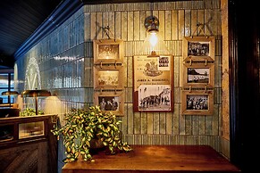 The Boathouse & Riverside Rooms