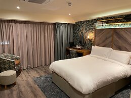 The Boathouse & Riverside Rooms