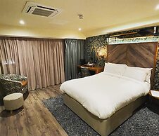 The Boathouse & Riverside Rooms