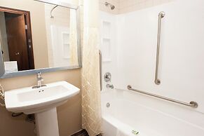 AmericInn by Wyndham Delafield-Waukesha-Milwaukee