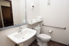 AmericInn by Wyndham Delafield-Waukesha-Milwaukee