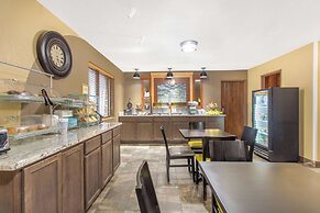 AmericInn by Wyndham Delafield-Waukesha-Milwaukee