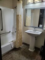 AmericInn by Wyndham Delafield-Waukesha-Milwaukee