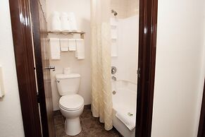 AmericInn by Wyndham Delafield-Waukesha-Milwaukee