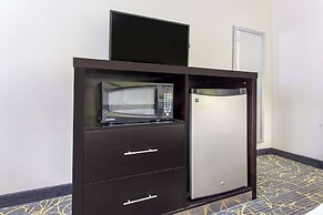 AmericInn by Wyndham Delafield-Waukesha-Milwaukee