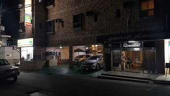 Remnant Guesthouse - Hostel