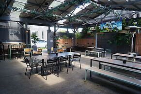 Sir Joseph Banks Hotel