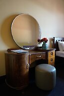 Sir Joseph Banks Hotel