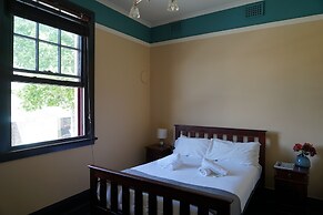 Sir Joseph Banks Hotel