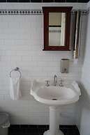 Sir Joseph Banks Hotel