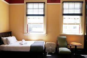 Sir Joseph Banks Hotel