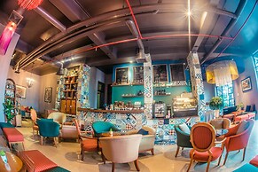 Geminai Hotel & Cafe