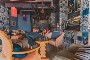 Geminai Hotel & Cafe