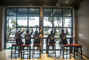 Geminai Hotel & Cafe