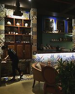 Geminai Hotel & Cafe