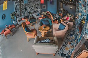 Geminai Hotel & Cafe