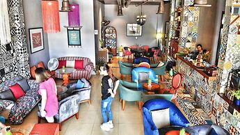 Geminai Hotel & Cafe