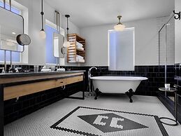 Cavalry Court, by Valencia Hotel Collection