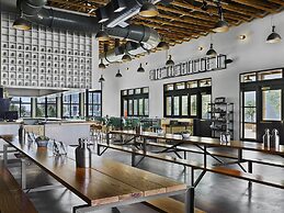 Cavalry Court, by Valencia Hotel Collection