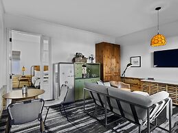 Cavalry Court, by Valencia Hotel Collection