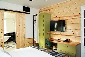 Cavalry Court, by Valencia Hotel Collection