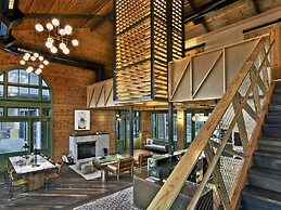 Cavalry Court, by Valencia Hotel Collection