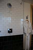 Cavalry Court, by Valencia Hotel Collection