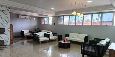 Victoria Plaza Hotel