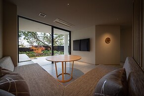 Fontaine Bleau Atami