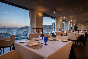 Fontaine Bleau Atami