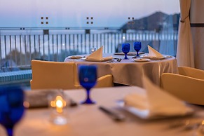 Fontaine Bleau Atami