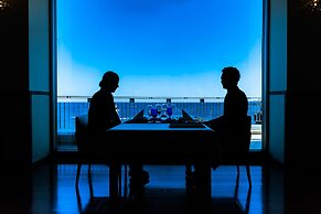 Fontaine Bleau Atami