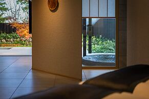 Fontaine Bleau Atami