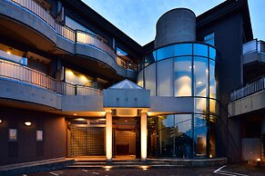 Fontaine Bleau Atami