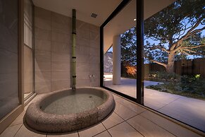 Fontaine Bleau Atami