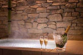 Fontaine Bleau Atami