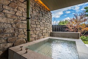 Fontaine Bleau Atami