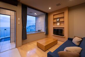 Fontaine Bleau Atami