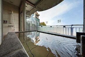 Fontaine Bleau Atami