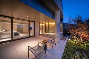 Fontaine Bleau Atami