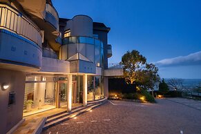 Fontaine Bleau Atami