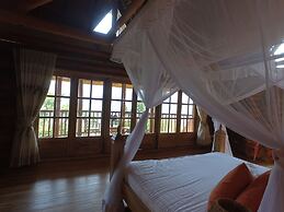 Trackers Safari Lodge Bwindi