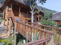 Trackers Safari Lodge Bwindi