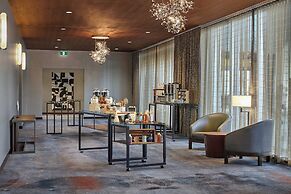 Calgary Airport Marriott In-Terminal Hotel