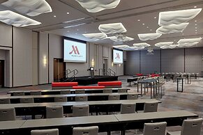 Calgary Airport Marriott In-Terminal Hotel