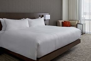 Calgary Airport Marriott In-Terminal Hotel