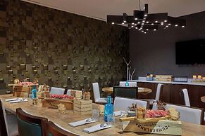 Calgary Airport Marriott In-Terminal Hotel